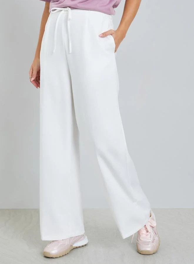 تايك تو بنطال أبيض واسع الساق برباط